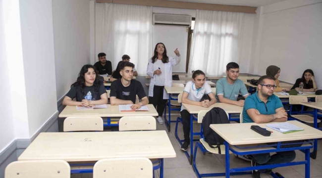 Mersin'deki kurs merkezleri depremzede öğrencilere yeniden umut oldu