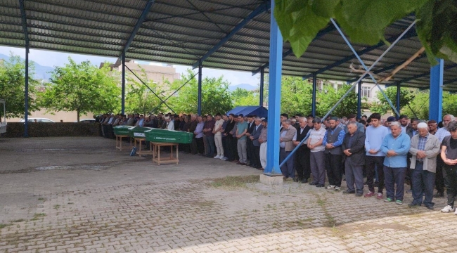 Şanlıurfa'daki kazada hayatını kaybeden 6 depremzede toprağa verildi