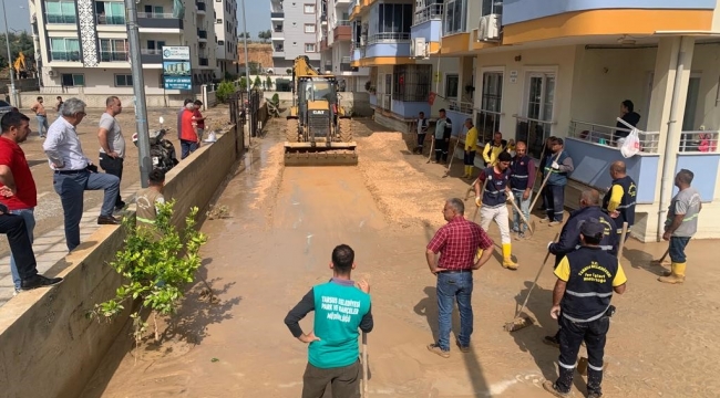 Tarsus'ta yağış tahribata yol açtı