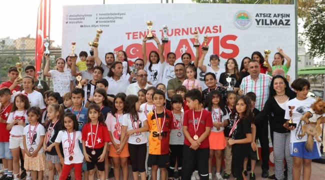Toroslar Belediyesinin tenis turnuvasında ödüller sahiplerini buldu