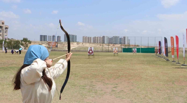 Toroslar'da Ata'ya vefa için Türk Okçuluğu Turnuvası yapıldı