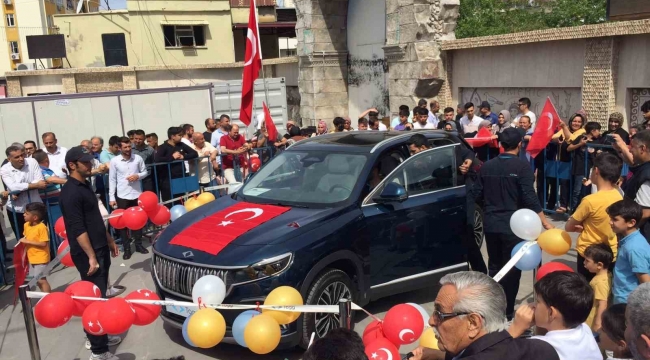 Türkiye'nin otomobili TOGG, Erzin'de görünücüye çıktı