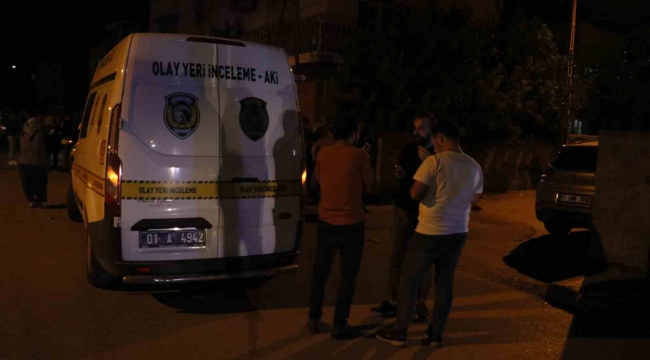 Adana'da dönerci dükkanına silahlı saldırı: Baba ve oğul yaralandı