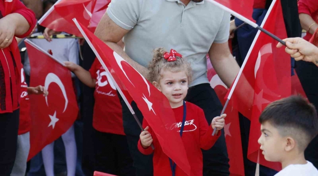 Adana'da Türkiye Cumhuriyeti'nin 100. yıl coşkusu