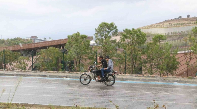 Antakya'da yağışlı hava etkisini gün boyu sürdürdü