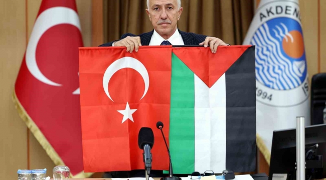 Başkan Gültak'tan Filistin'e bayraklı destek