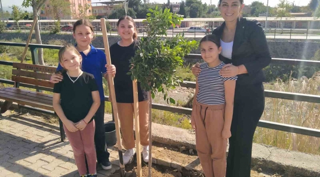 Erzin'de Cumhuriyetin 100. yılında 100 fidan dikimi