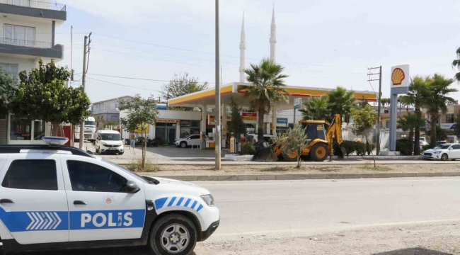 Kar maskeli şüpheli akaryakıt istasyonunda bir kişiyi başından vurup kaçtı