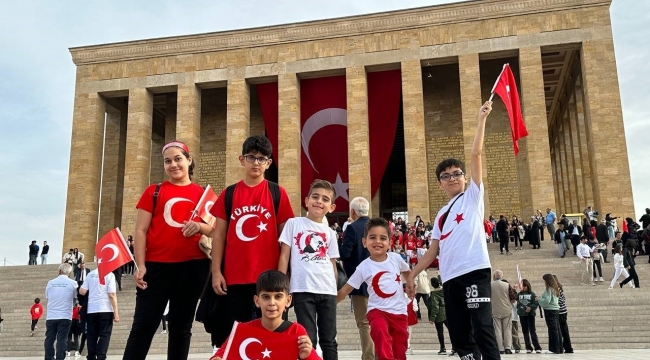 Mersin Mezitli'den ilkokul öğrencileri Cumhuriyet'in 100. yılında Anıtkabir'de