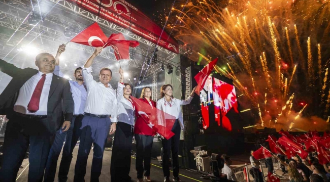 Mersin'de Cumhuriyetin 100. yıl coşkusu yaşandı