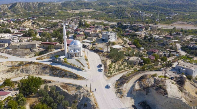 Mersin'de kırsal mahallelerde yol çalışmaları sürüyor