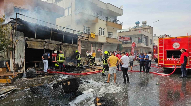 Mersin'de mobilya atölyesinde çıkan yangın hasara yol açtı