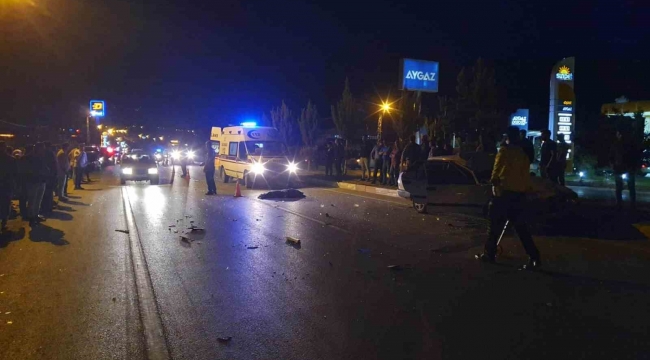 Mersin'de motosiklet ile otomobil çarpıştı: 1 ölü, 4 yaralı