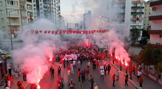 Mezitli'de 100. yıl coşkusu cadde ve sokaklara sığmadı