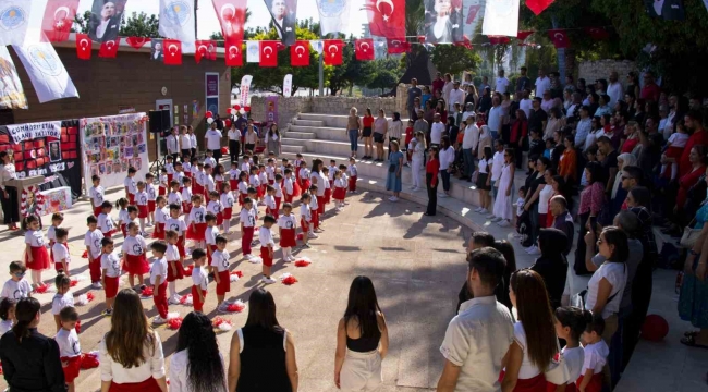 Minikler, Cumhuriyet Bayramı'nı el ele kutladı