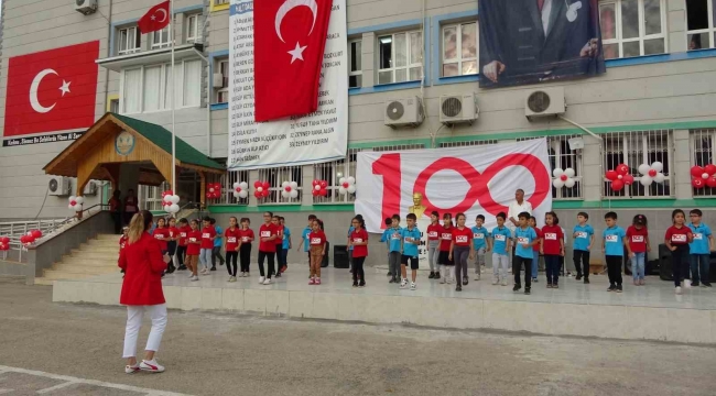 Öğrenciler Cumhuriyet coşkusunu işaret diliyle yaşadı