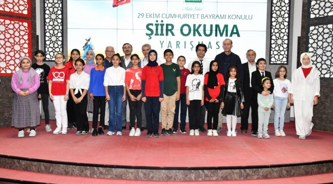 Osmaniye Belediyesi'nin düzenlediği ortaokullar arası şiir okuma yarışmasının kazananları belli oldu