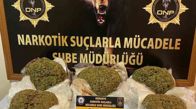 Osmaniye'de durdurulan yolcu otobüsünde 8 kilo skunk ele geçirildi