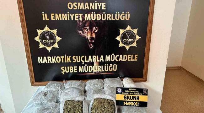 Osmaniye'de otomobile gizlenmiş 10 kilo 50 gram uyuşturucu ele geçirildi