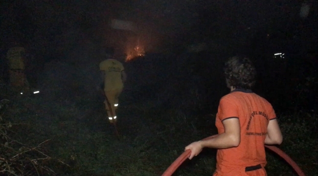 Sazlık alanda korkutan yangın, ormancılar ile itfaiye müdahale etti