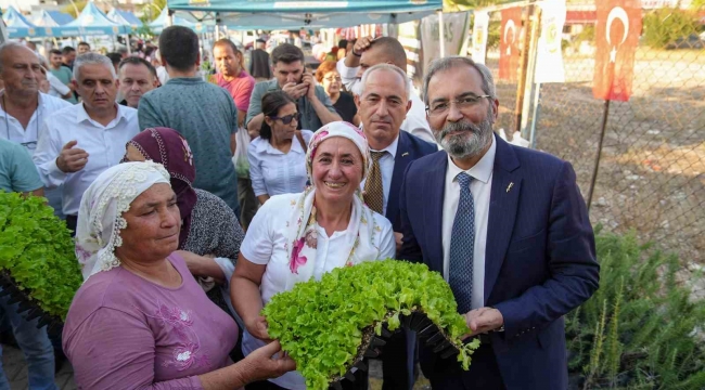 Tarsus'ta 1 milyon fide, 30 ton buğday ve 250 bin fidan ücretsiz dağıtıldı