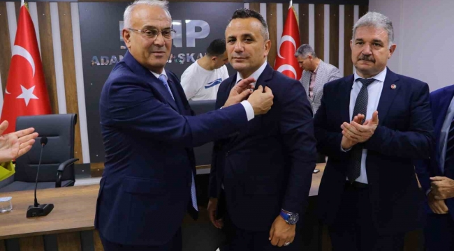 Zafer Partisi'nden istifa edenler törenle MHP'ye katıldı