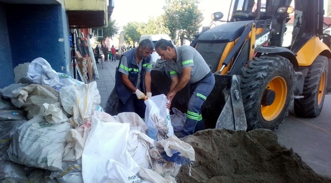 Akdeniz'de moloz ve evsel atıklar toplanıyor