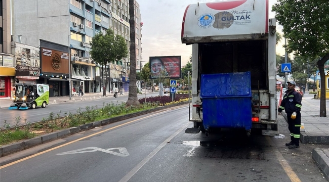 Akdeniz'deki 65 mahalle ve 2 bin 800 sokaktan günde 400 ton çöp toplanıyor