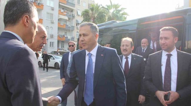 Bakan Yerlikaya: "Zehir tacirlerine hayatı zehretmeye devam ediyoruz"