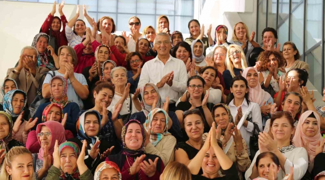 Başkan Tarhan, anket çalışmasında Mersin'de 1. sırada yer aldı