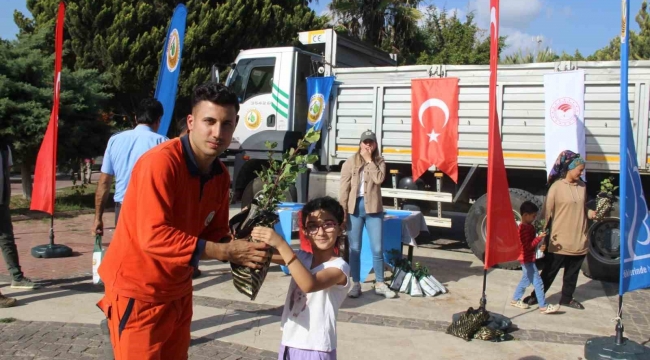 Bozyazı'da vatandaşlara ücretsiz fidan dağıtıldı