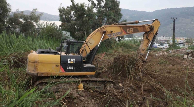 Hatay Büyükşehir Belediyesi dereleri ıslah ediyor