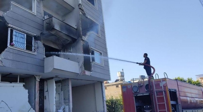 Hatay'da ağır hasarlı binada yangın çıktı