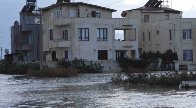 Hatay'da bazı evler su altında kaldı