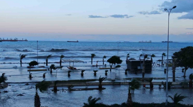 İskenderun'da 4 okulda eğitime bir gün ara verildi