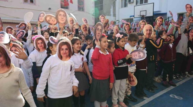 İskenderun'da öğrencilerden öğretmenlerine maskeli sürpriz