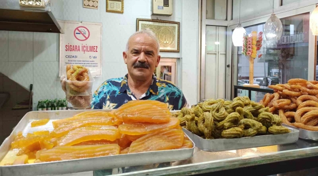 Kahramanmaraş'ta bir tatlıcı depremde 10 saat enkazda kaldı, şubeleri zarar gördü tatlı yapmaktan vazgeçmedi