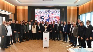 Kahramanmaraş'ta İstiklal Sporun şampiyonluk kupası