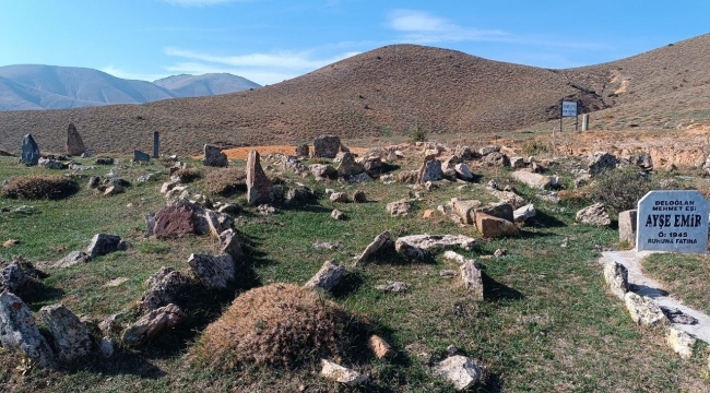 Konargöçer kabristanları görenlerin yüreklerini burkuyor