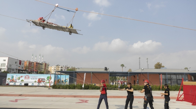 Mersin Büyükşehir Belediyesi Dağcılık Arama Kurtarma Amirliği ekiplerine 'İple erişim tekniği' eğitimi verildi