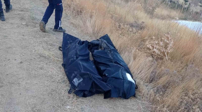 Mersin'de su kuyusu açmaya çalışan 2 kişi göçük altında kalarak öldü