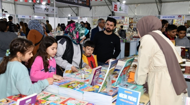 Osmaniye 7'nci Kitap Fuarı, kapılarını ziyaretçilerine açtı