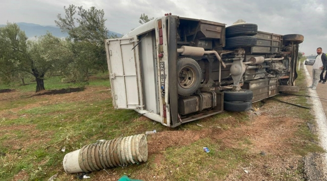 Osmaniye'de servis minibüsü kaza yaptı: 2 yaralı