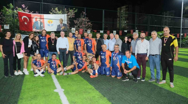 "Raftaki Kramponlar Turnuvası'nın" şampiyon, Adana Şöhretler takımı oldu