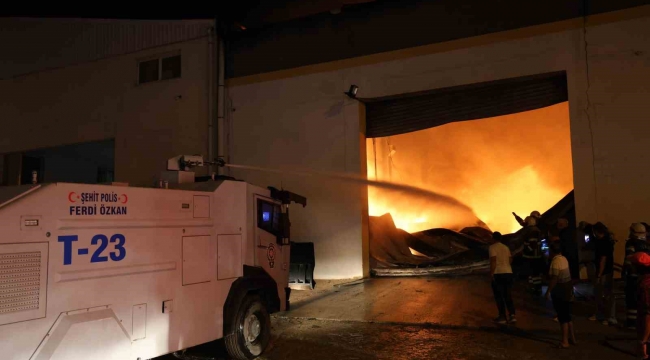 Sağlık ürünleri fabrikasında yangın: TOMA'nın desteğiyle kontrol altına alındı