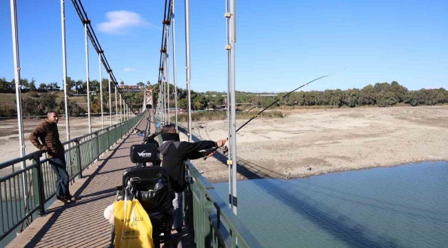 Seyhan Nehri'nde sular kesildi, balıkçılara gün doğdu