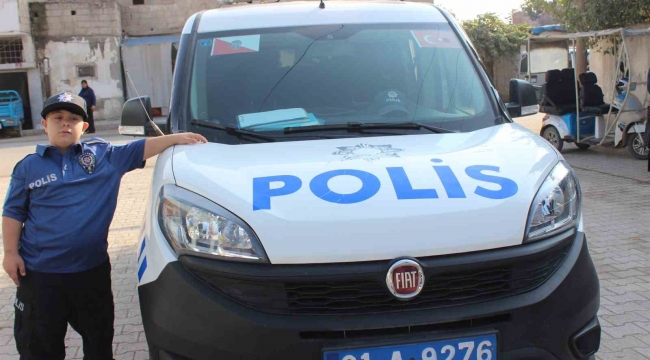 Telsizi eline alan down sendromlu Mehmet, bir günlüğüne polis oldu