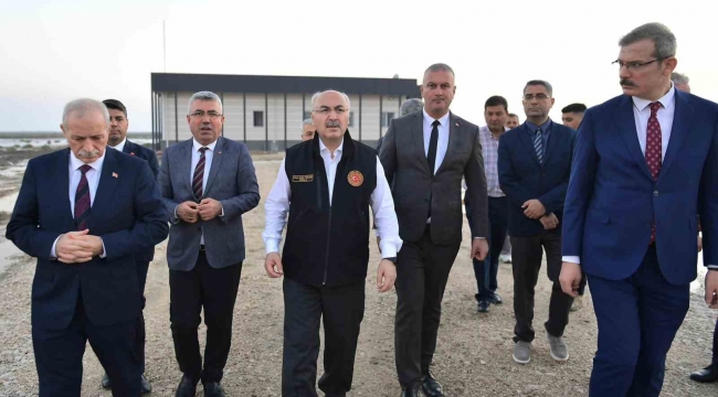 Vali Köşger, Karataş Tarıma Dayalı Sera ve Su Ürünleri OSB'lerinde incelemelerde bulundu