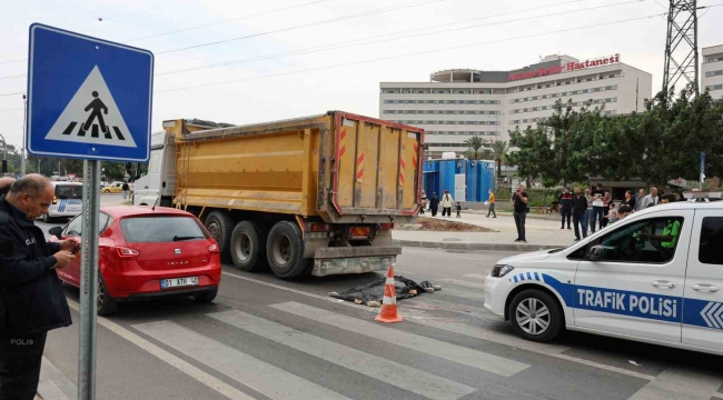 Yolun karşısına geçerken kamyonun çarptığı yaşlı adam öldü