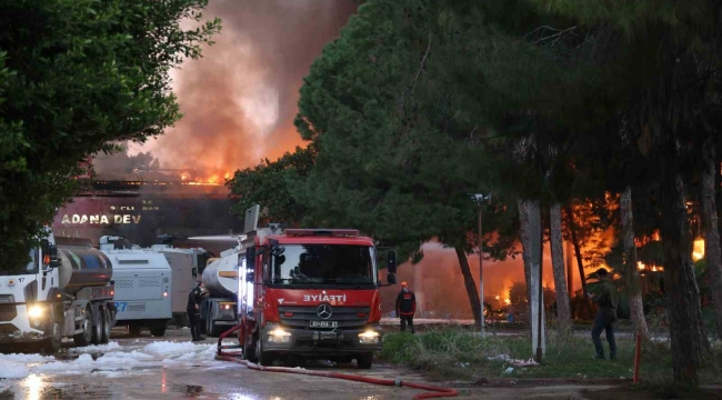 Adana'da eski devlet hastanesinde çıkan yangın kontrol altına alındı